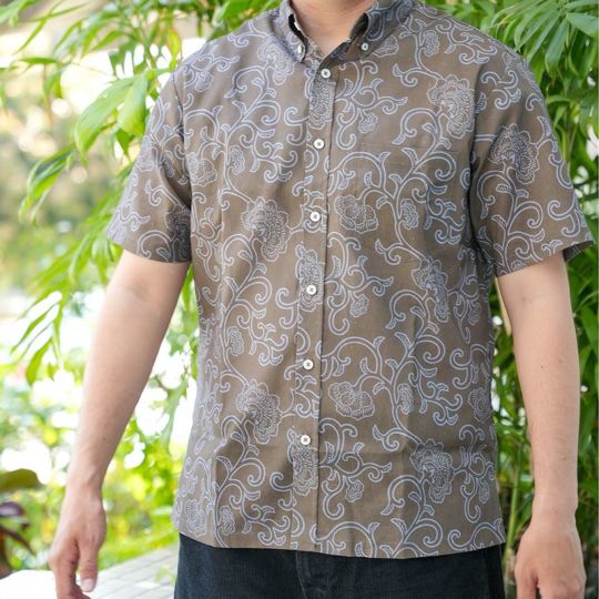 【RYUKYU SHIRT】KARAKUSA（Azurro e Marrone）